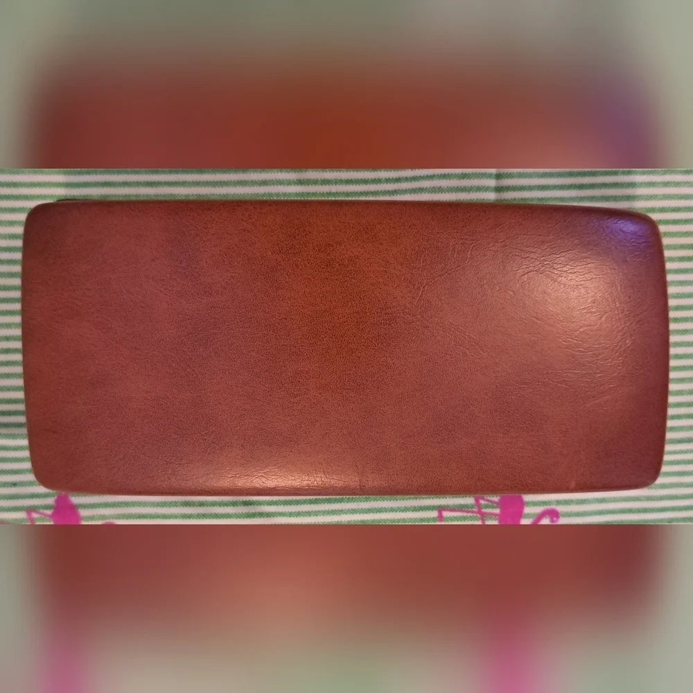 NWOT Illesteva Tan Leather Eye Glasses Sunglass Hard Clam Shell Travel Case